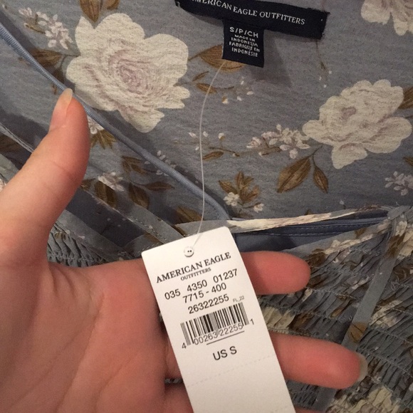 American Eagle floral top (never worn) - Picture 4 of 4